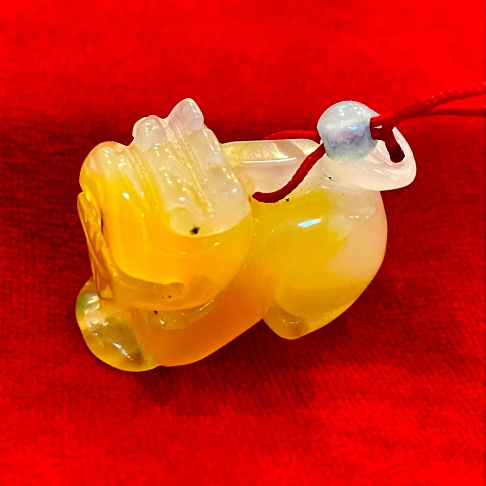 Chides fu dog jade pendant.